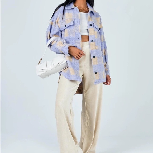 Shacket - Picture 3 of 7